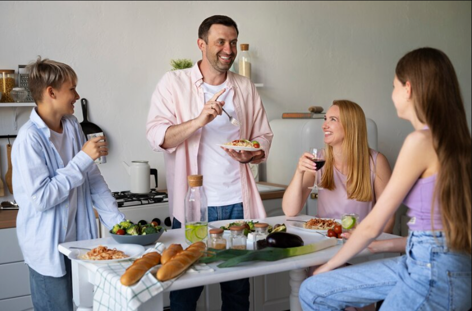 employee engagement idea - team lunch